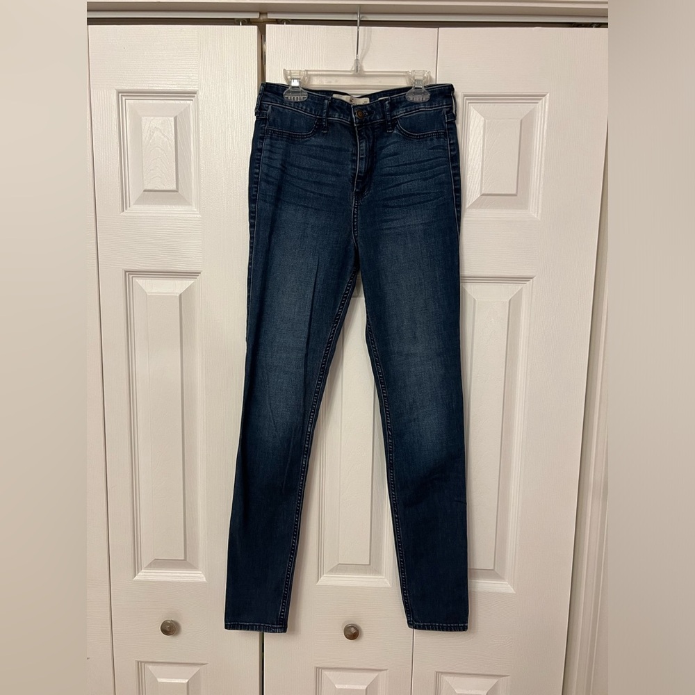 2 Pairs of 5L Hollister Jeans